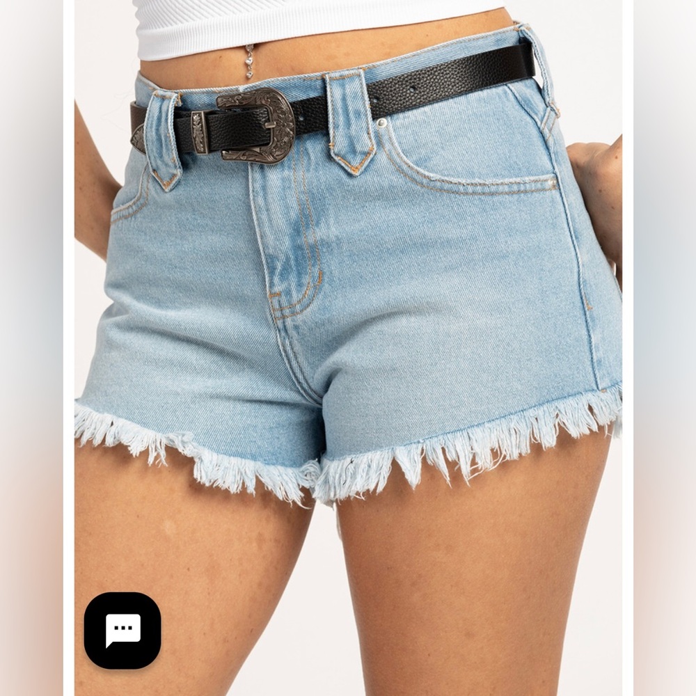 Full Tilt Festival Frayed Hem with Belt Jean Shorts NWT - Picture 4 of 7